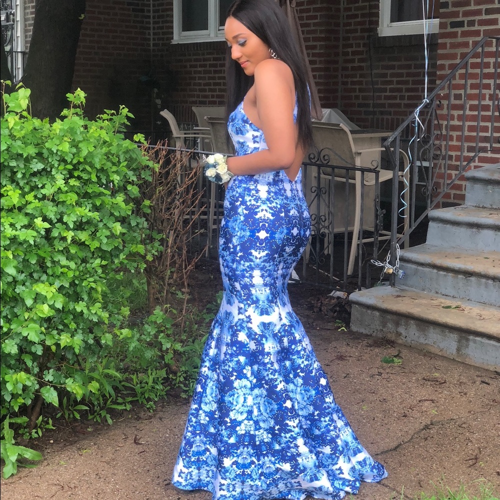 PROM DRESS!! - Picture 3 of 4